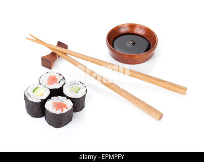 Sushi Set, Stäbchen und Sojasauce. Isoliert auf weißem Hintergrund Stockfoto