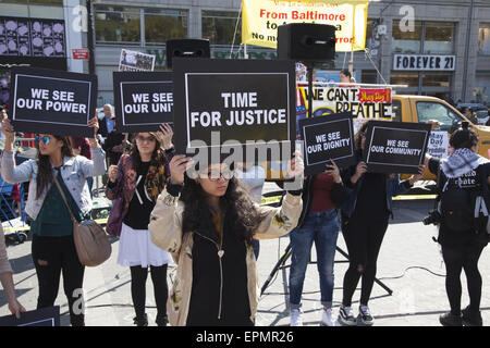 Der Union Square wird zu einem Treffpunkt für Menschen, die verschiedene soziale und politische Anliegen, einschließlich der Rechte von Einwanderern und Arbeitnehmern, zum Ausdruck bringen. Stockfoto