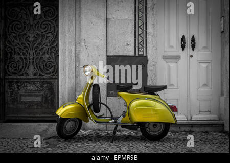 grüne Roller Parken in der Straße von Lissabon Portugal Stockfoto