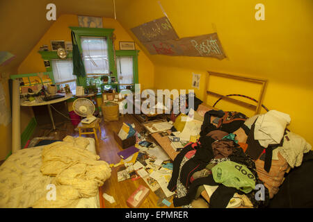 Ein sehr chaotisch Jugendzimmer. Stockfoto