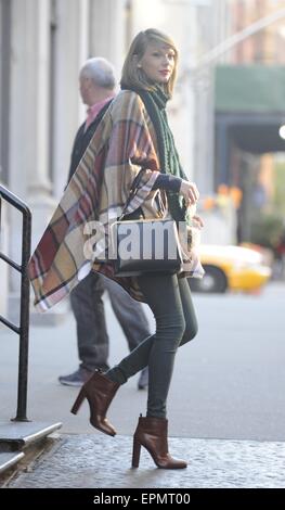 Taylor Swift verlassen ihrer Wohnung in New York mit: Taylor Swift wo: Manhattan, New York, USA bei: Kredit-14. November 2014: TNYF/WENN.com Stockfoto