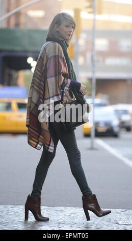 Taylor Swift verlassen ihrer Wohnung in New York mit: Taylor Swift wo: Manhattan, New York, USA bei: Kredit-14. November 2014: TNYF/WENN.com Stockfoto