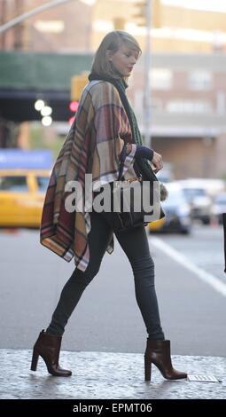 Taylor Swift verlassen ihrer Wohnung in New York mit: Taylor Swift wo: Manhattan, New York, USA bei: Kredit-14. November 2014: TNYF/WENN.com Stockfoto