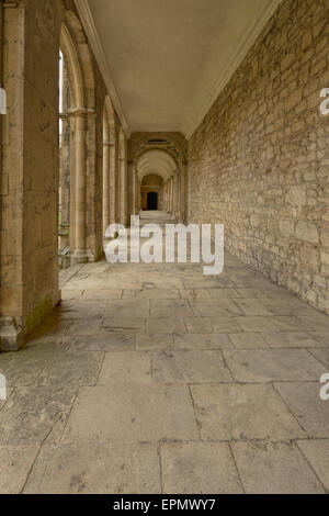 Die Kolonnade des All Souls College auf dem großen Quad, Catte Straße, in der Universitätsstadt Oxford, England, UK. Stockfoto