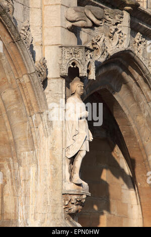 Detail einer 15. Jahrhundert Statue eines Ritters/Adligen auf das gotische Rathaus in Brüssel, Belgien Stockfoto