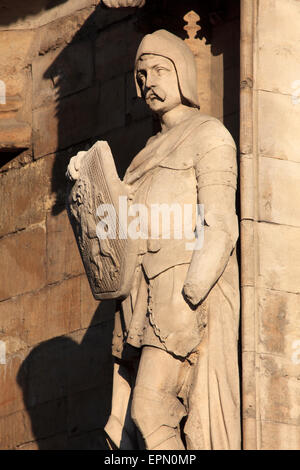 Detail einer 15. Jahrhundert Statue eines Ritters/Adligen auf das gotische Rathaus in Brüssel, Belgien Stockfoto