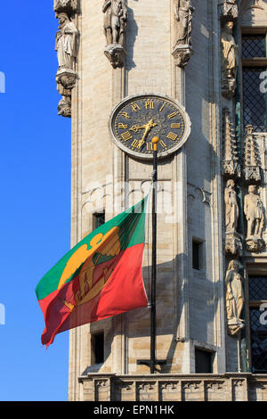 Detail des 15. Jahrhunderts Statuen auf das gotische Rathaus in Brüssel, Belgien Stockfoto