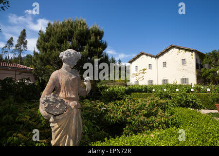 Statue im Garten des Château St. Jean Weinberge und Weinkeller, Kenwood, Sonoma, Kalifornien, USA Stockfoto