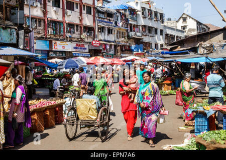 Mumbai Indien, Apollo Bandar, Colaba, Causeway, Market, Lala Nigam Road, Shopping Shopper Shopper shoppen shoppen shoppen Shops Markt Märkte kaufen verkaufen, Einzelhandelsgeschäft stor Stockfoto