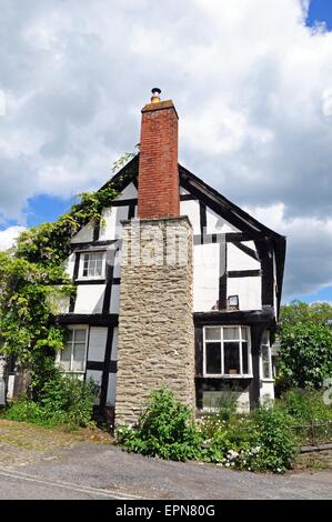 Traditionelle weiße Fachwerkhaus Gebäude entlang East Street, Pembridge, Herefordshire, England, Vereinigtes Königreich, West-Europa. Stockfoto