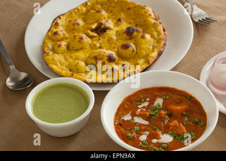 Paneer Butter Masala mit Miss roti Stockfoto