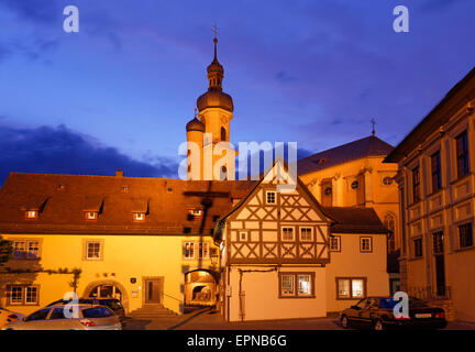 Pfarrkirche St. Nikolaus und Mesnerhäuschen, Eibelstadt, Mainfranken, senken Sie Franconia, Franken, Bayern, Deutschland Stockfoto