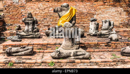 Buddha-Statuen ohne Köpfe, Wat Racha Burana, Ayutthaya, Chang Wat Phra Nakhon Si Ayutthaya, Thailand Stockfoto