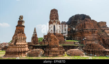 Ruinen der Tempel-Komplex mit einem Stupa Wat Mahathat, Ayutthaya, Chang Wat Phra Nakhon Si Ayutthaya, Thailand Stockfoto