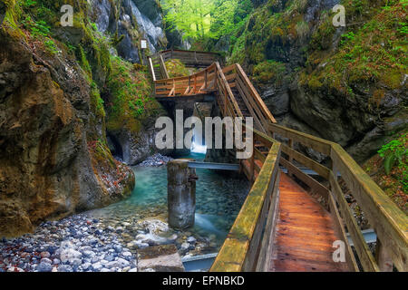 Promenade in Seisenberg Klamm, Weißbach Stream, in der Nähe von Lofer, Zell am See bin sehen, Bezirk, Bundesland Salzburg, Österreich Stockfoto