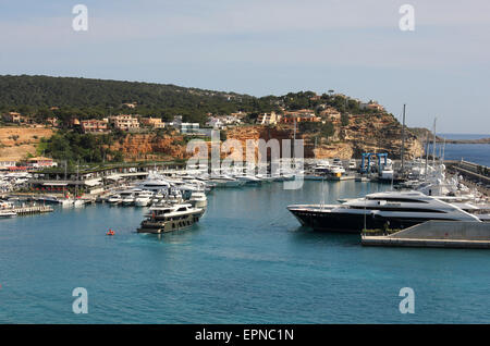 Luxus auf Mallorca - Superyacht / Motoryacht "Trident" (65 Mtr Feadship) Eingabe von Marina - Luxus Superyachten in Port Adriano Stockfoto