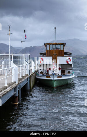 Segelschiff an Pooley Bridge Stockfoto