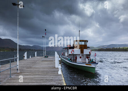 Segelschiff an Pooley Bridge Stockfoto