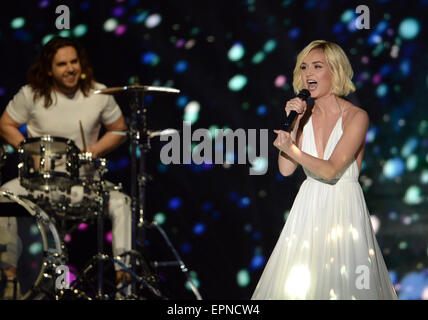 Sängerin Polina Gagarina vertreten Russland führt während der ersten Semi Final für den Eurovision Song Contest 2015 in Wien, Österreich, 19. Mai 2015. Das große Finale von der 60. jährliche Eurovision Song Contest (ESC) statt findet am 23. Mai 2015. Foto: Julian Stratenschulte/dpa Stockfoto