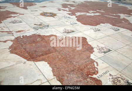 Rosa Dos Ventos Square Steinmetz Intarsienarbeiten gegenüber Padrão Dos Descobrimentos in Belem in Lissabon - Portugal Stockfoto