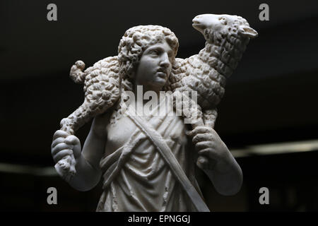 Frühe Christen. Statue des guten Hirten, tragen ein Lamm. 3. Jahrhundert N.Chr.. Von Katakombe Domitilla. Vatikanischen Museen. Stockfoto