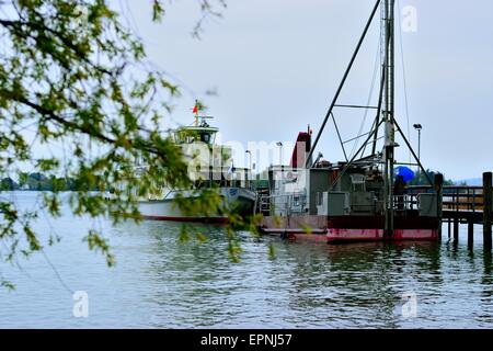 Kleine Fähre am Chiemsee See Stockfoto