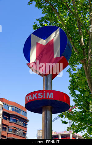 Istanbul Metro U-Bahn Station Schild am Taksim-Platz, Istanbul, Türkei. Stockfoto