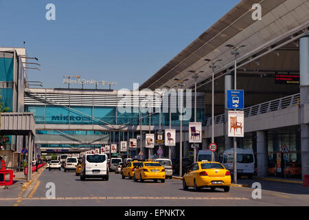 Internationalen Terminal am Flughafen Istanbul-Atatürk, Türkei. Stockfoto