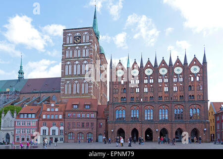 Nikolaikirche und Rathaus, Altmarkt, Stralsund, Mecklenburg-West Pomerania, Deutschland Stockfoto