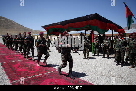 Kabul, Afghanistan. 20. Mai 2015. Afghanischen Kommandos an einer Abschlussfeier in einem Schulungszentrum in Kabul, Afghanistan, am 20. Mai 2015. Insgesamt 874 Kommandos nach Abschluss des dreimonatigen Trainingskurs beauftragt, afghanischen Spezialeinheit hier am Mittwoch. Bildnachweis: Ahmad Massoud/Xinhua/Alamy Live-Nachrichten Stockfoto