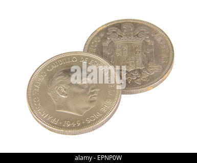 Zwei alte spanische Münzen von 5 Peseten Franco Gesicht isoliert auf weißem Hintergrund. 1949 Stockfoto