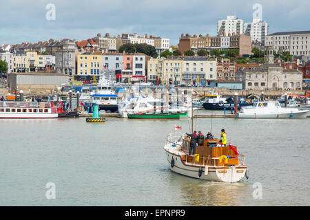 Ramsgate, Großbritannien. 20. Mai 2015. Motor Yacht Mary Jane, kommt man der kleinen Schiffe, die bei der Evakuierung von Dünkirchen teilgenommen in Ramsgate Royal Harbour, an der 75-Jahr-Feier teilzunehmen. Bildnachweis: Paul Martin/Alamy Live-Nachrichten Stockfoto