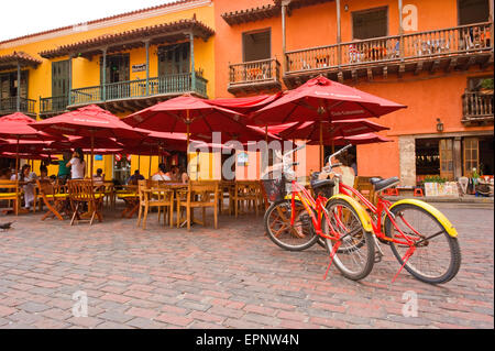 Eine typische Plaza (Quadrat) in Cartagena, Kolumbien, Südamerika Stockfoto