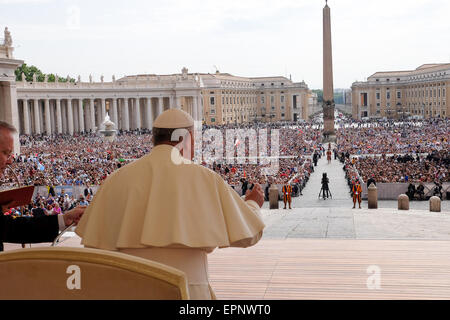 Vatikan-Stadt. 20. Mai 2015. Papst Francis, Generalaudienz 20. Mai 2015 - Sankt Peter Platz Credit: wirklich Easy Star/Alamy Live News Stockfoto