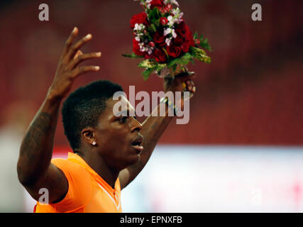 (150520)--Peking, 20 Mai, 2015(Xinhua)--Marvin Bracy der Vereinigten Staaten feiert nach Herren 100m Finale 2015 IAAF World Challenge im National Stadium (Vogelnest) in Peking am 20. Mai 2015. Marvin Bracy holte sich den Titel mit 9,95 Sekunden. (Xinhua/Wang Lili) Stockfoto