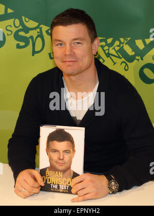 Ehemaliger irischer Rugby-Spieler Brian O'Driscoll unterschreibt Kopien seiner Autobiographie "The Test" am ründe Featuring: Brian O' Driscoll wo: London, Vereinigtes Königreich bei: 15. November 2014 Credit: WENN.com Stockfoto