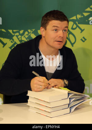 Ehemaliger irischer Rugby-Spieler Brian O'Driscoll unterschreibt Kopien seiner Autobiographie "The Test" am ründe Featuring: Brian O' Driscoll wo: London, Vereinigtes Königreich bei: 15. November 2014 Credit: WENN.com Stockfoto