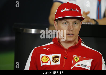 Monte Carlo, Monaco. 20. Mai 2015. KIMI RÄIKKÖNEN von Finnland und Scuderia Ferrari Gespräche während der Pressekonferenz die 2015 Formel 1 Grand Prix von Monaco in Monte Carlo, Monaco. Bildnachweis: James Gasperotti/ZUMA Draht/Alamy Live-Nachrichten Stockfoto