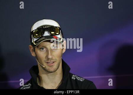 Monte Carlo, Monaco. 20. Mai 2015. ROMAIN GROSJEAN von Frankreich und Lotus F1 Team Gespräche während der Pressekonferenz die 2015 Formel 1 Grand Prix von Monaco in Monte Carlo, Monaco. Bildnachweis: James Gasperotti/ZUMA Draht/Alamy Live-Nachrichten Stockfoto