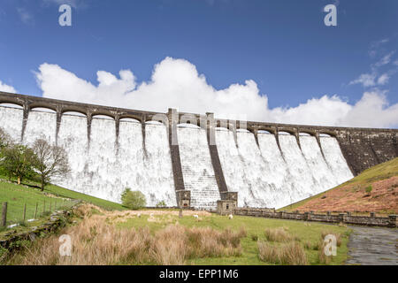 Claerwen Reservoir Dam, Elan-Tal in der Nähe von Rhayader, Powys, Mid Wales, UK Stockfoto