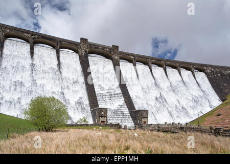 Claerwen Reservoir Dam, Elan-Tal in der Nähe von Rhayader, Powys, Mid Wales, UK Stockfoto