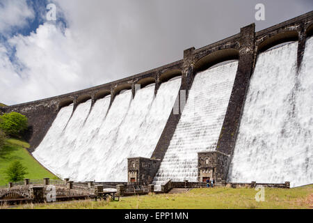 Claerwen Reservoir Dam, Elan-Tal in der Nähe von Rhayader, Powys, Mid Wales, UK Stockfoto