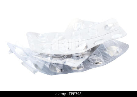 Nahaufnahme von einem Haufen von gebrauchten und leeren Blister-Verpackungen, isoliert auf weißem Hintergrund Stockfoto