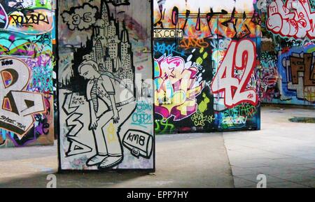 LONDON, UK - 13. Oktober 2014: Graffiti und Skate Rechtsraum in Southbank, Unterkirche, London. Es lebe die Southbank Stockfoto