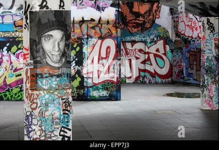 LONDON, UK - 13. Oktober 2014: Graffiti und Skate Rechtsraum in Southbank, Unterkirche, London. Es lebe die Southbank Stockfoto