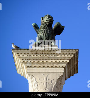 Saint Marks geflügelten Löwen venezianischen Symbolspalte 12. Jahrhundert ursprünglich von Constantinople Venedig Italien Stockfoto