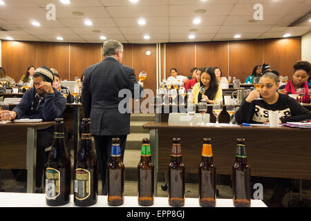 Bierprobe Klasse am Ort Tech Brooklyn New York City Stockfoto