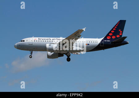 Brussels Airlines Airbus A319-Passagierflugzeugen auf Ansatz Stockfoto