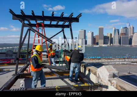 Wasserturm drei Skulptur Tom Fruin Brooklyn NY Stockfoto