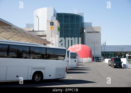 Bus am Flughafen Lissabon Portugal Stockfoto